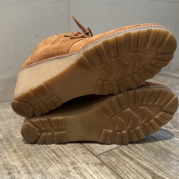 TOM’s Suede Booties, caramel brown, size 8.5 - Picture 4 of 5